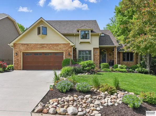 10321 Washington Dr, Omaha, NE 68127