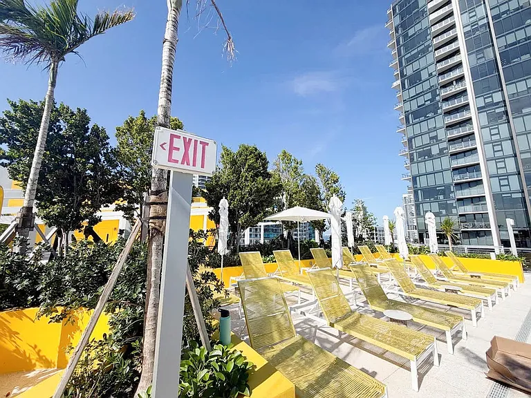 90 NE 32nd St #6-ID1586875P — Photo 15