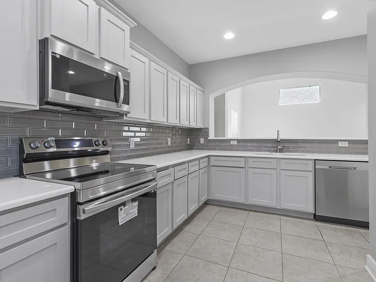 2136 Mulberry Dr — Photo 3