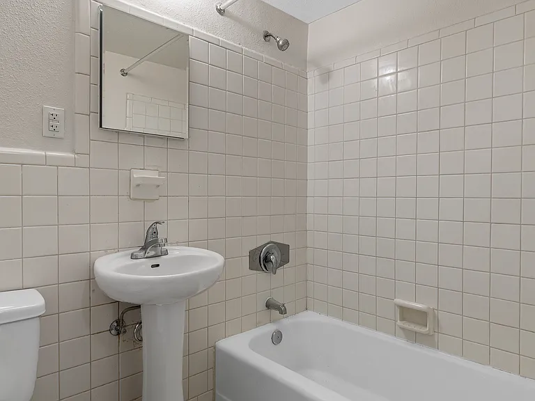 Fairmont Tower Apartments — Photo 42