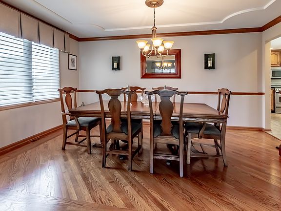 5th image of 8819 Woodbine Ct