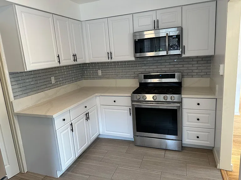 153 S Swall Dr — Photo 12