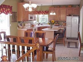 4th image of 15 Shiloh Dr