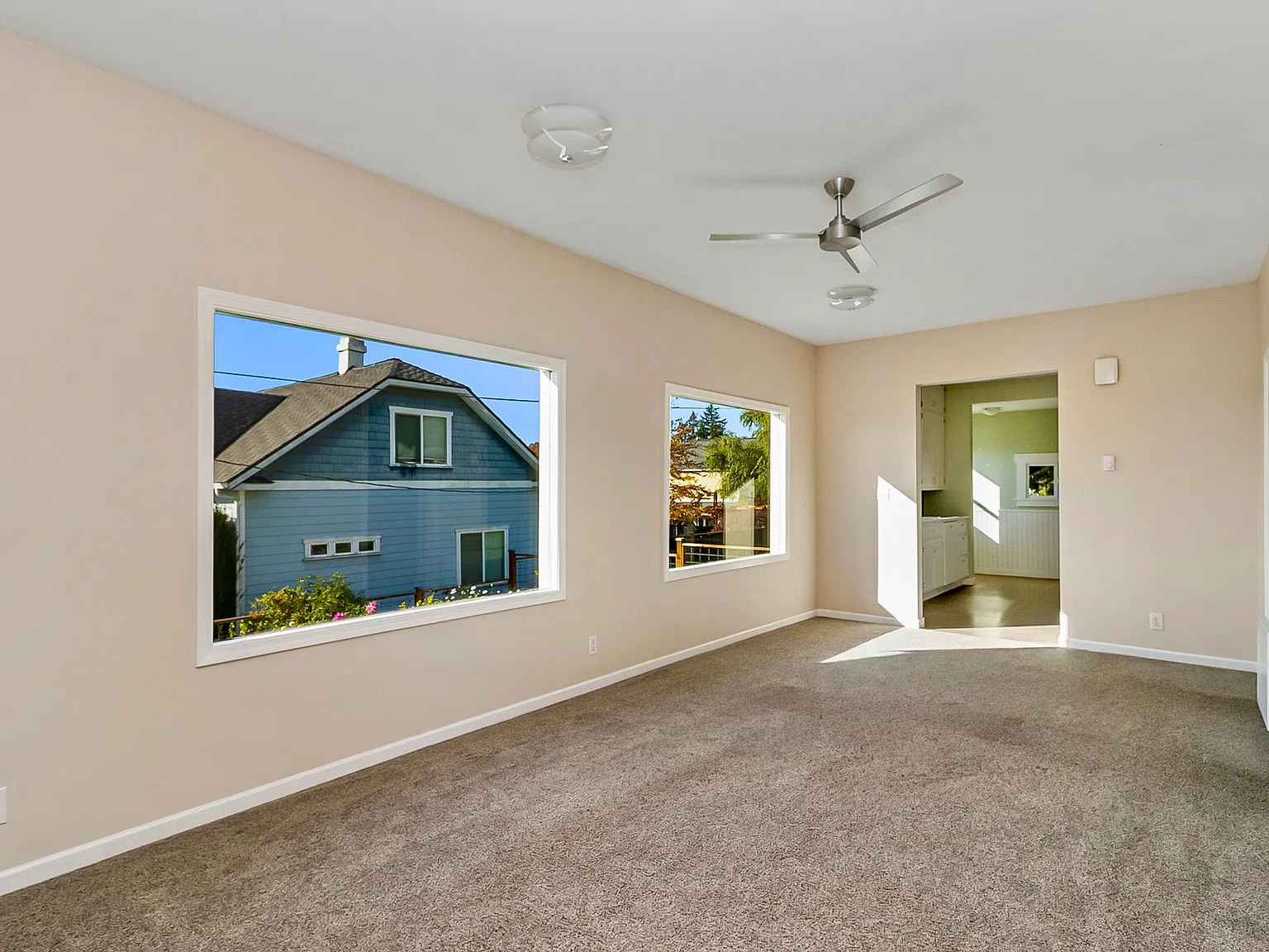 3 bed, 1008 sqft, $2,895 — Photo 2