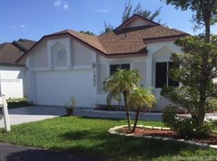 1357 W Glen Oak Rd, North Lauderdale, FL 33068