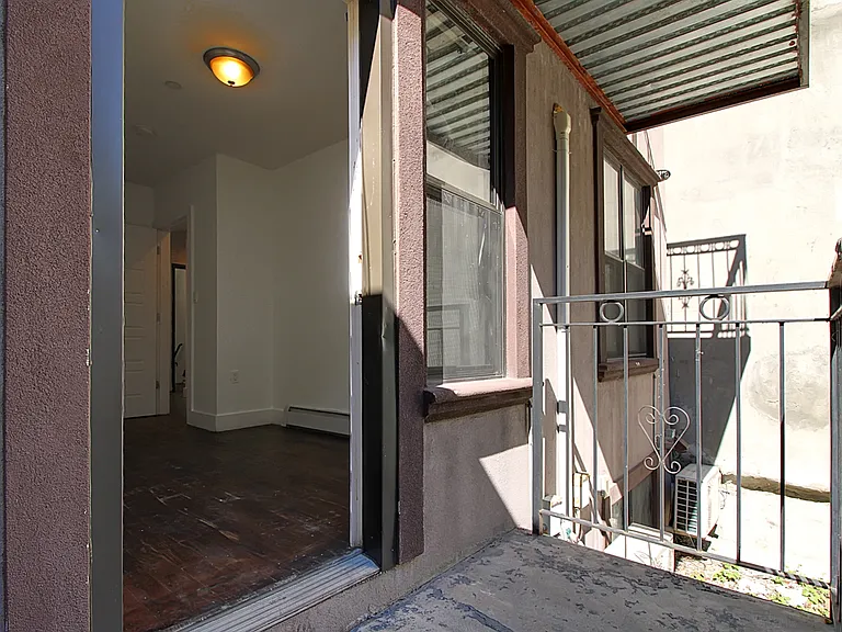 952 Madison St #4 — Photo 12