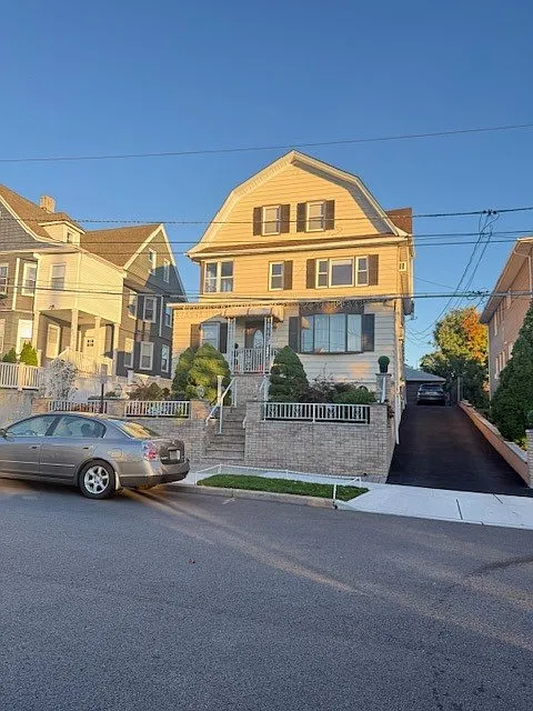 3 bed, $2,900 — Photo 1