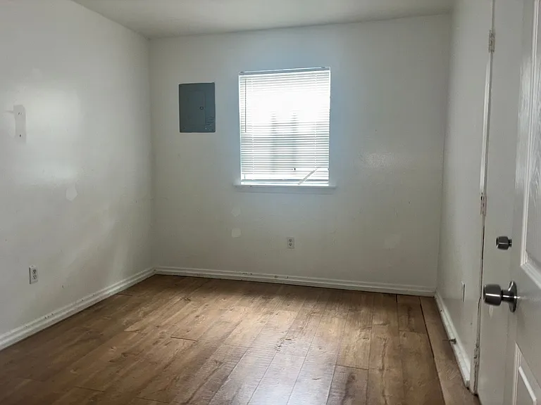 6560 Lake Forest Dr — Photo 7