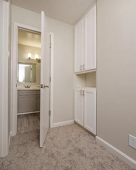 7100 Natalie Ave NE — Photo 17
