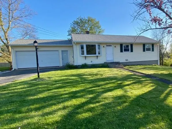 32 Lafayette St, Portsmouth, RI 02871