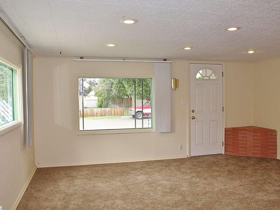 2nd image of 1024 Winslow Ave