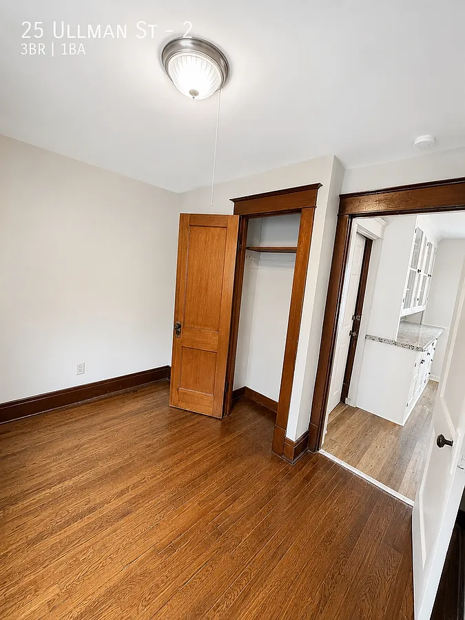 Renovated & Spacious 3-Bedroom Apartment in Riverside — Photo 4