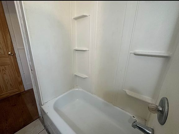 5th image of 200 Bleecker St #3