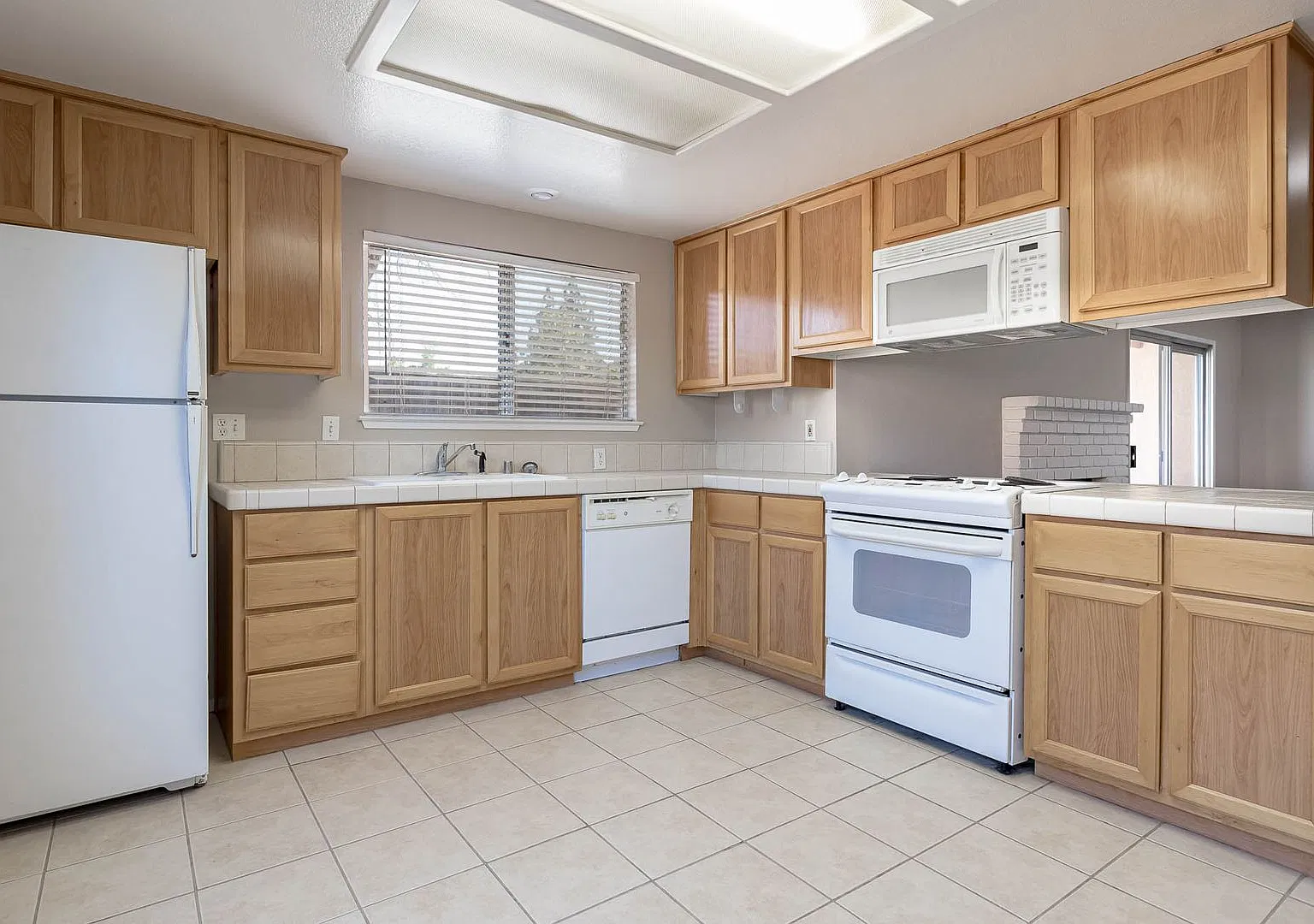 Single Story 3-bedroom Condo! — Photo 4