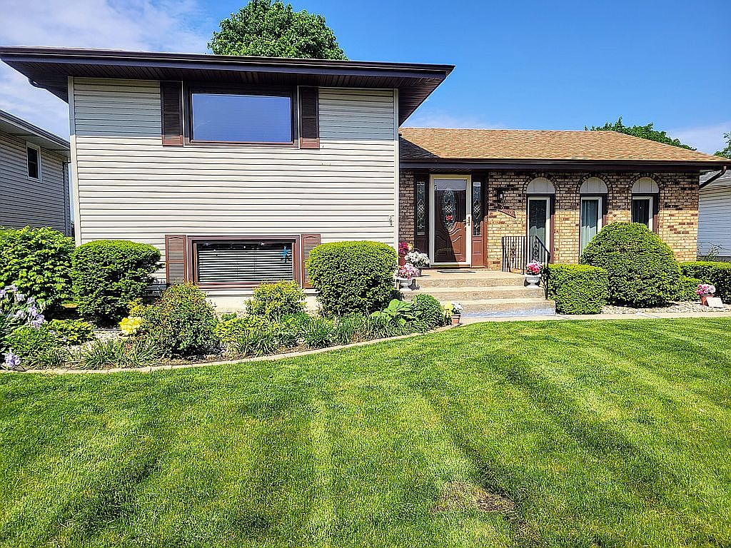 9430 Southmoor Dr, Highland, IN 46322 | Zillow