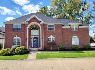 9 Erin Ct, Rocky River, OH 44116