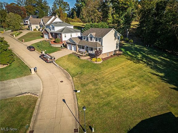 2nd image of 3 Stonebrook Dr