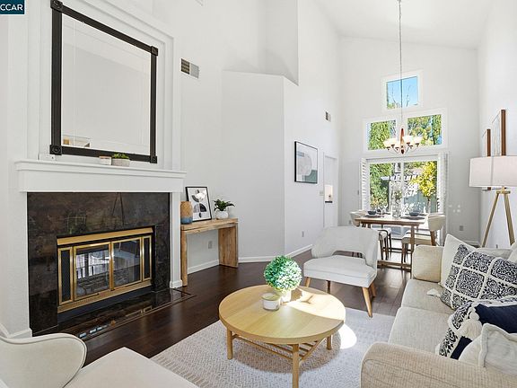 3rd image of 111 Lakeridge Ln
