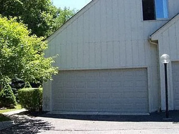 29256 Laurel Dr #1, Farmington Hills, MI 48331