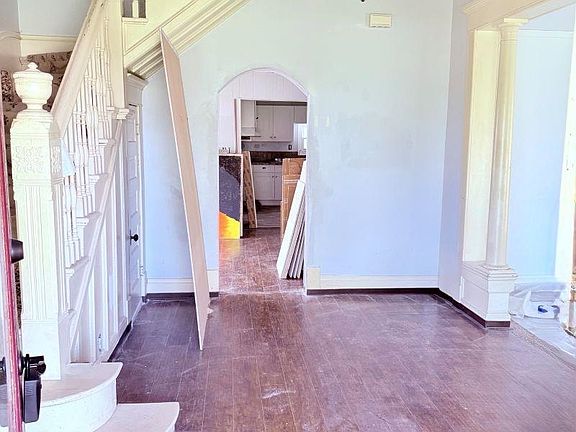3rd image of 616 E Lincoln Ave