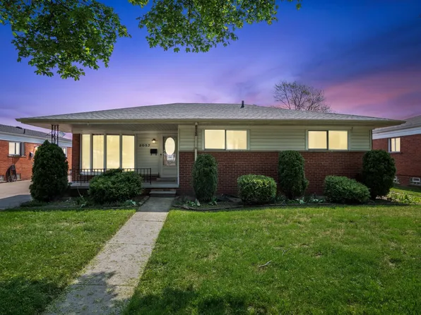 2057 Churchill Ave, Trenton, MI 48183