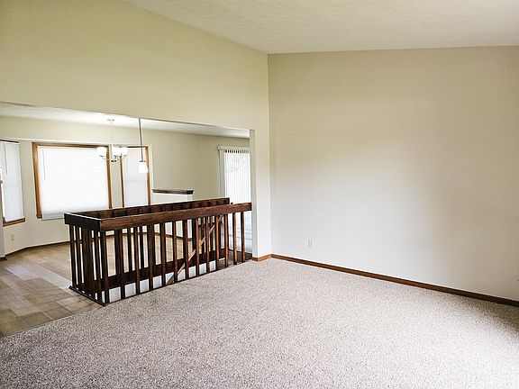 3rd image of 8440 Elm Ave