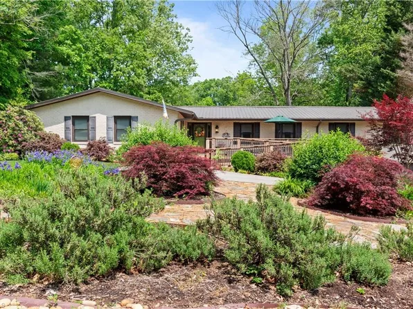 1937 Bramblewood Trl, Pfafftown, NC 27040