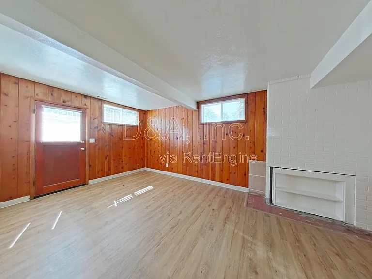 2703 NW Taylor Ave — Photo 2