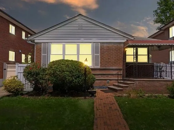 198-37 50th Ave, Fresh Meadows, NY 11365