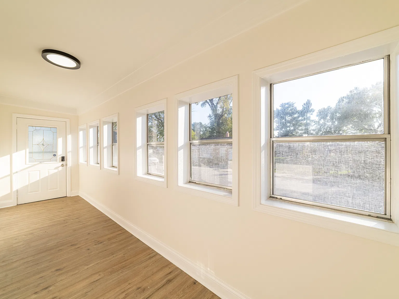 3 bed, 874 sqft, $2,200 — Photo 4