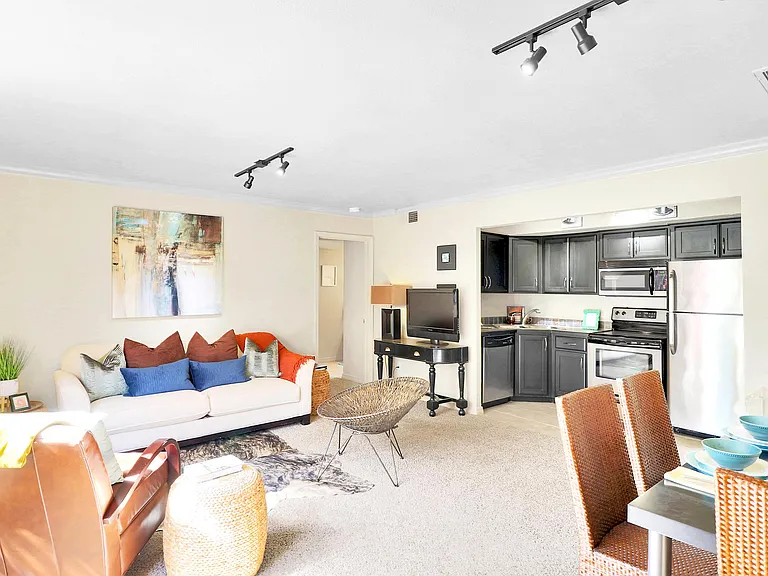 Garden Park Apartments — Photo 4
