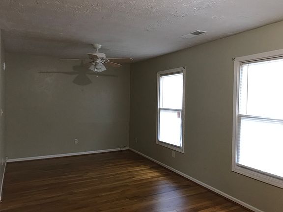 3rd image of 4031 Summer Pl