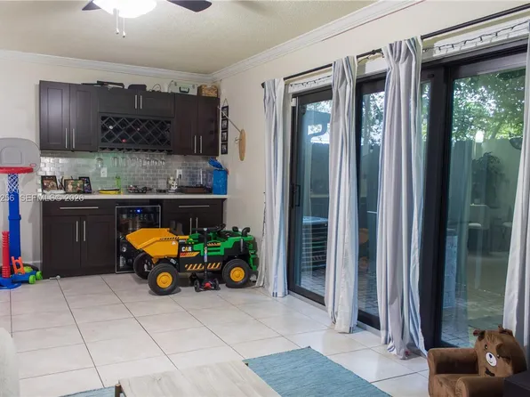 7645 NW 38th Ct, Sunrise, FL 33351