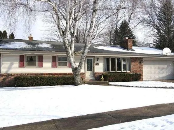 1309 Sandra Ln, West Bend, WI 53095