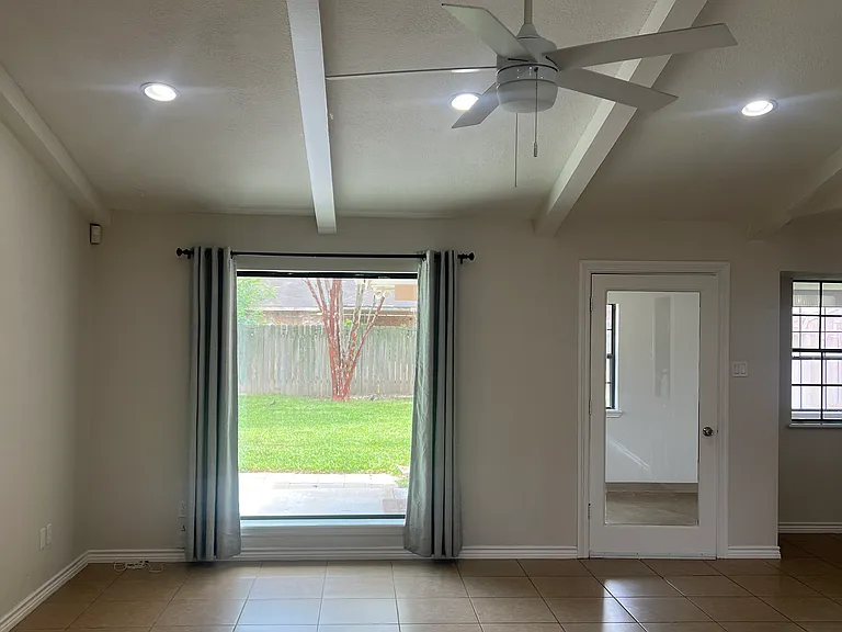 3313 Kiwi St — Photo 5