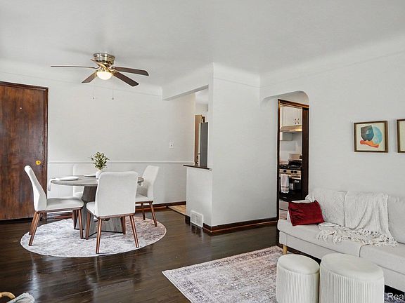 5th image of 21701 Sunnyside St