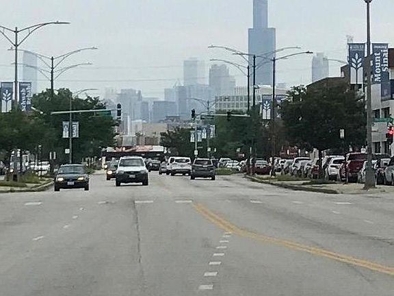 2 blocks from Ogden Ave (Route 66) just minutes to down town!