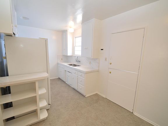 4th image of 1422 N Edison Blvd #A