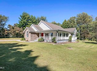 524 Cooper Lake Rd, Oneida, TN 37841