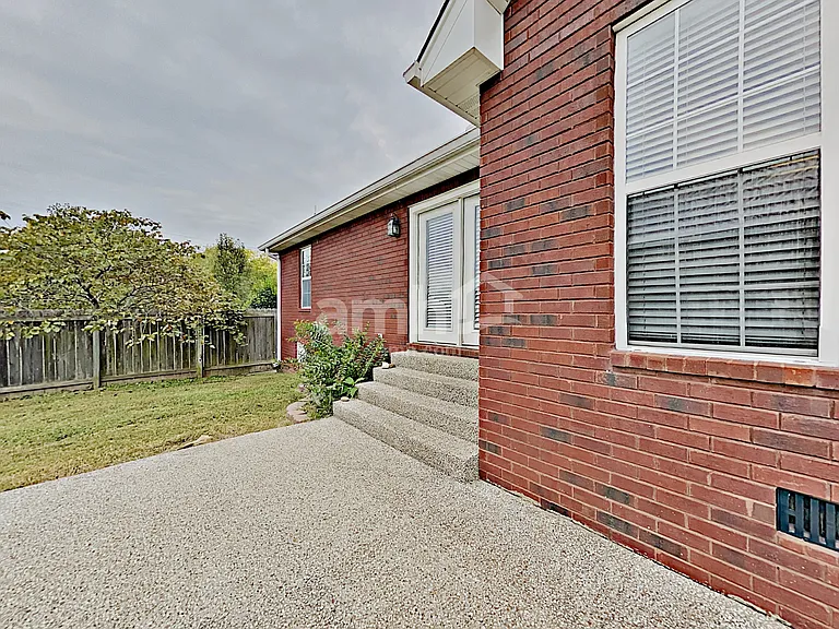 201 Fox Hunt Ln — Photo 17