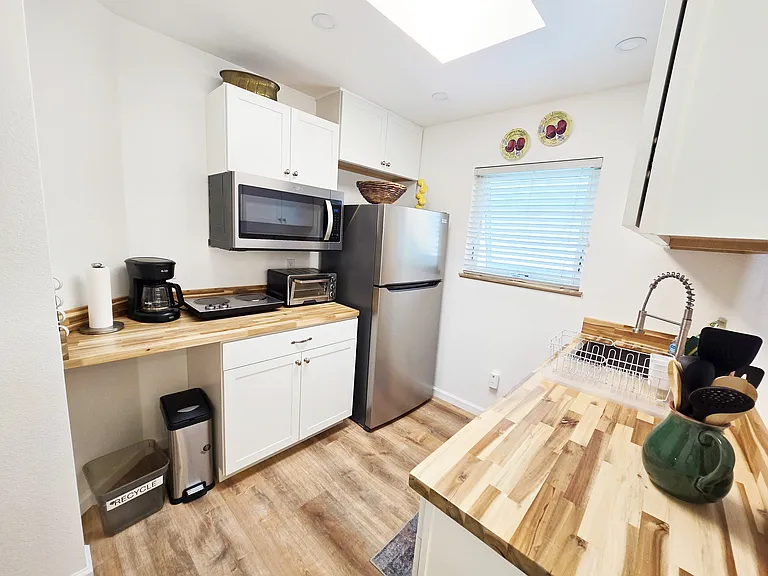 819 Hymettus Ave #BACK — Photo 1