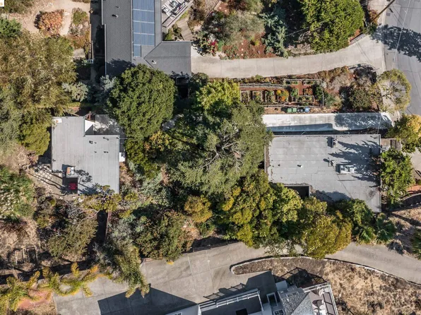 846 Seaview Dr, El Cerrito, CA 94530