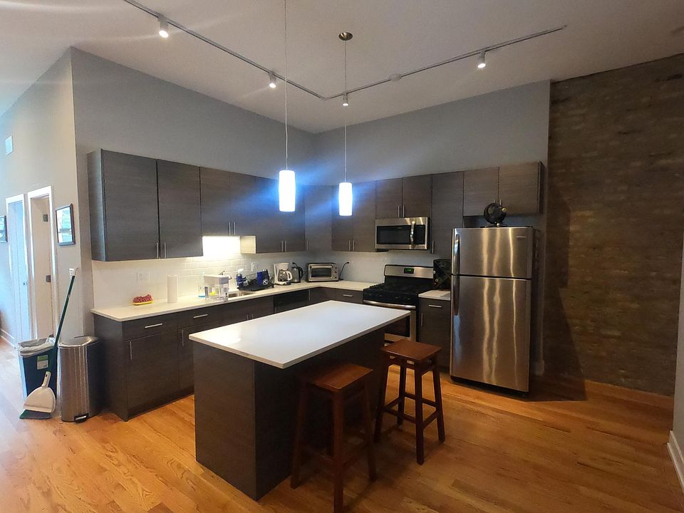 1st image of 1355 N Milwaukee Ave #304