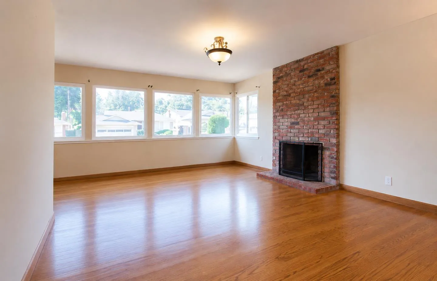 3 bed, 1300 sqft, $4,700 — Photo 3