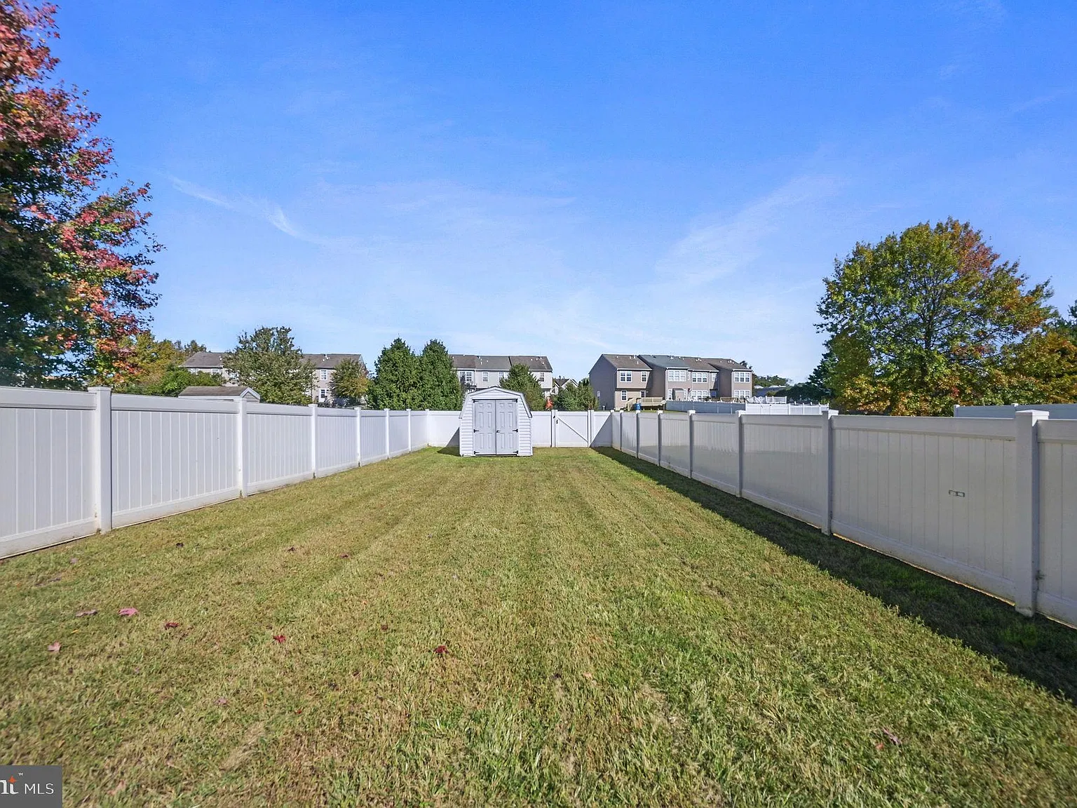 3 bed, 2.5 bath, 2106 sqft, $2,200 — Photo 3