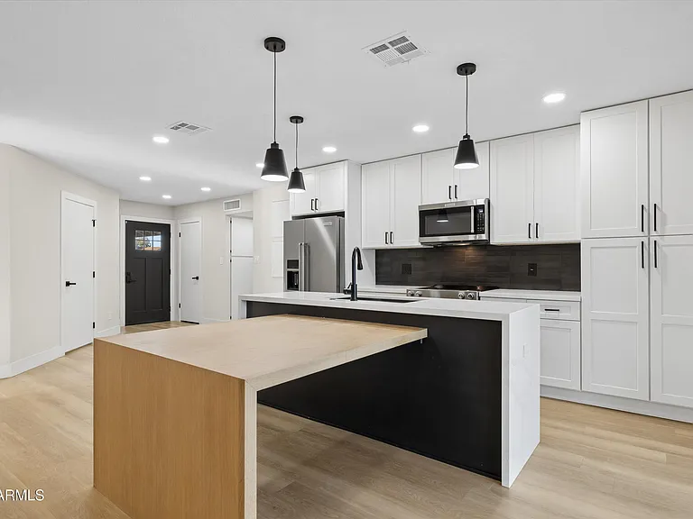 5117 E Beck Ln — Photo 10