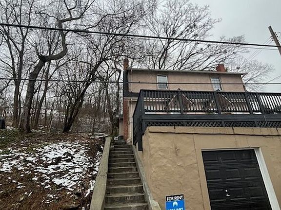 4th image of 728 Woodland Ave