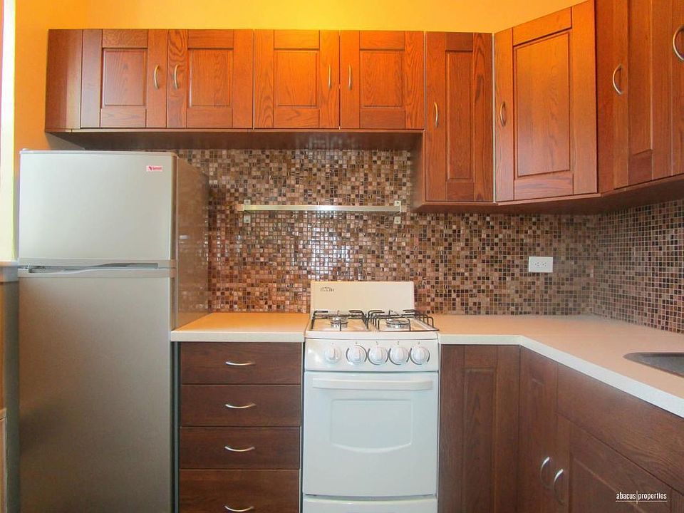 2nd image of 1530 E 8th St APT 1F