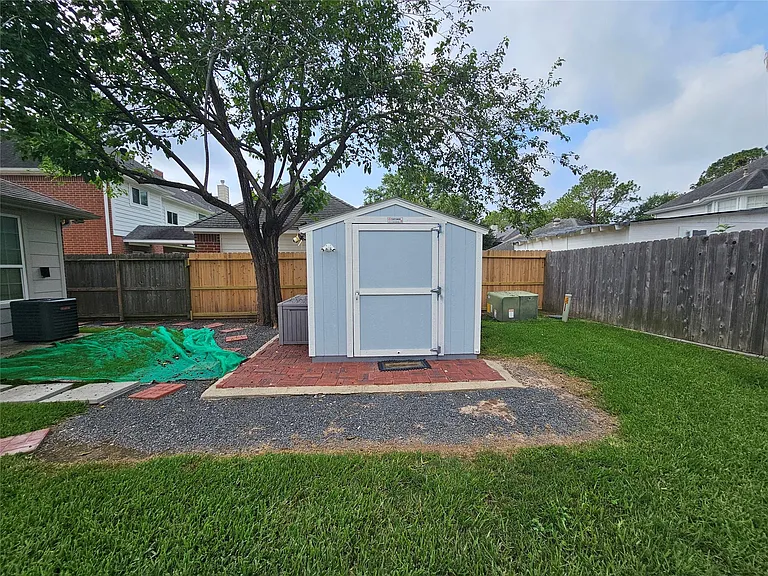 5739 Henniker Dr — Photo 29