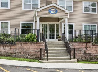 100 Woodcrest Ln APT 123, Mount Kisco, NY 10549